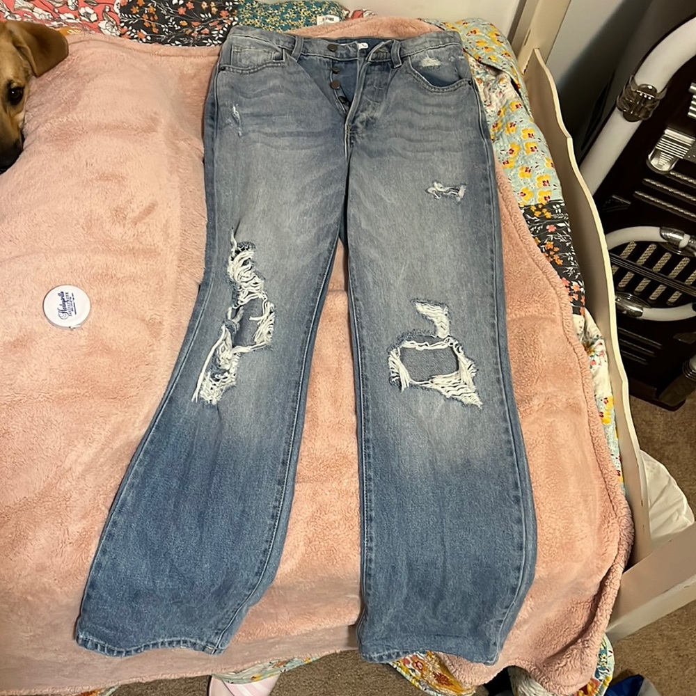 Straight leg ripped jeans